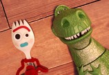Мультфильм Вилкинс задает вопрос / Forky asks a question (2019) - cцена 5